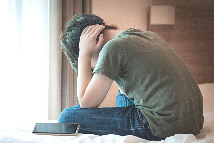 見えないSNSいじめ 気づけていますか？